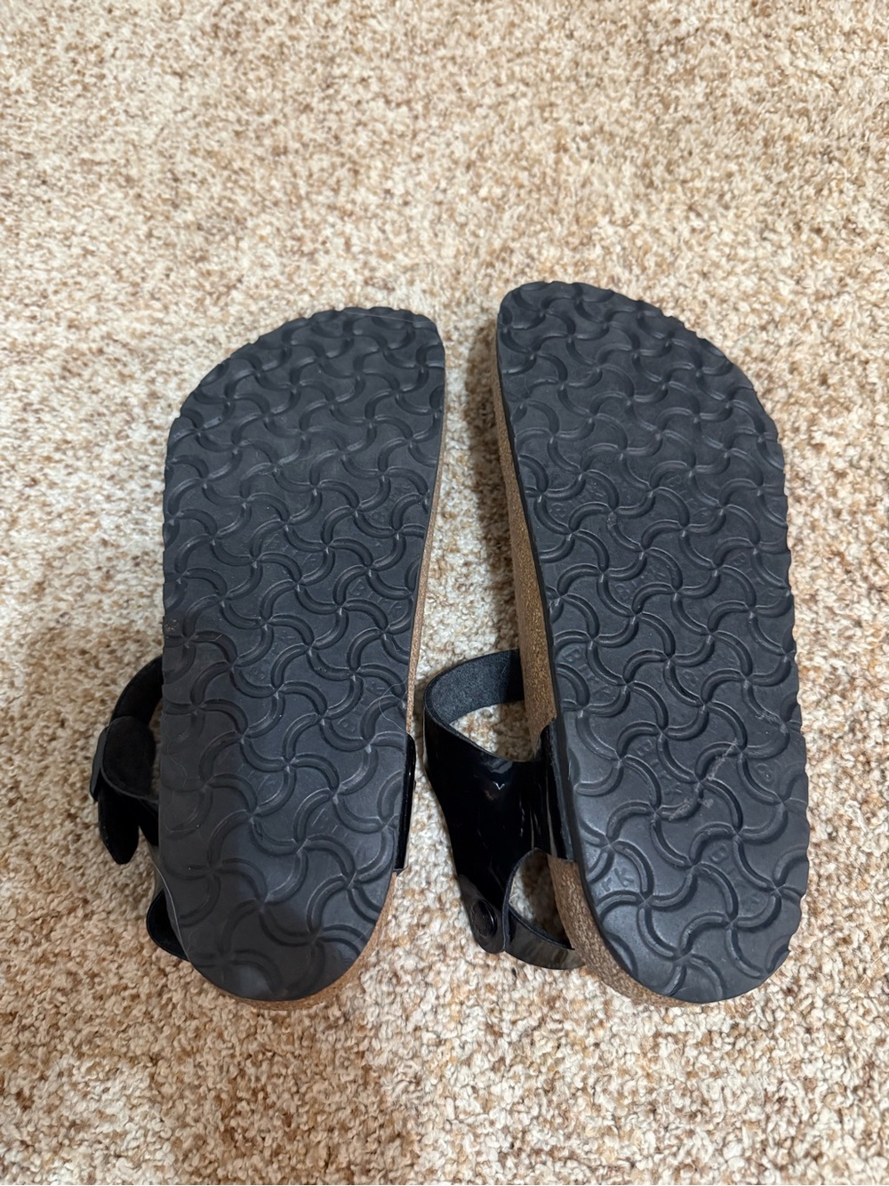 Birkenstock Pink or Black Patent Gizeh Sandals - Picture 7 of 7